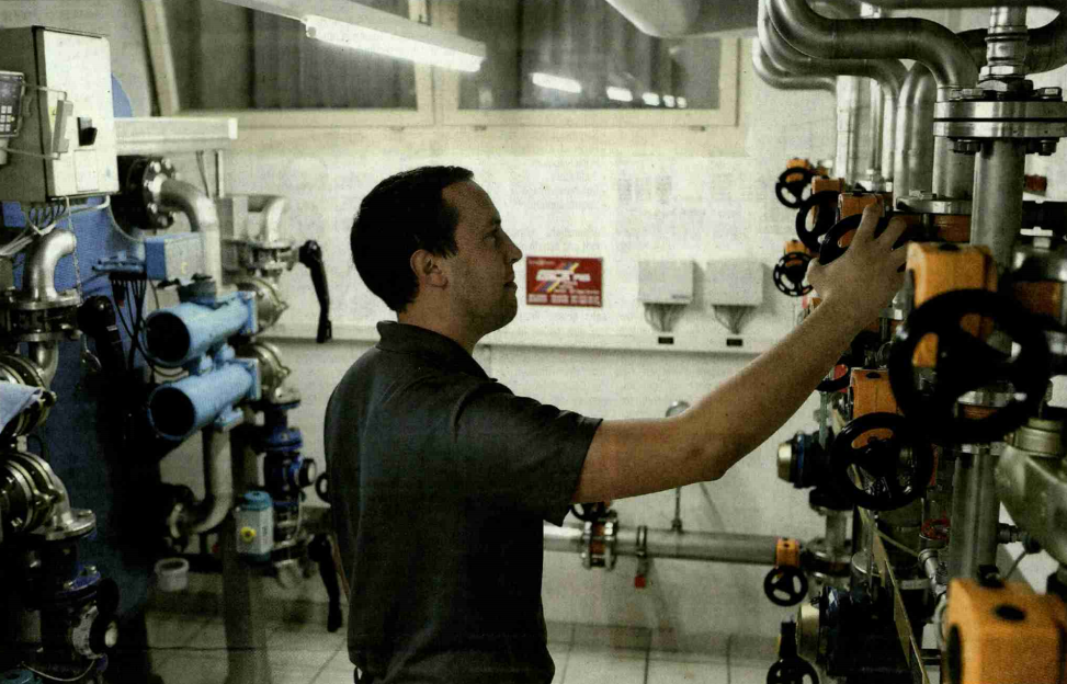 Simon Albrein, Sicherheitsbeauftragter und Heizungsinstallateur, überprüft regelmässig die Infrastruktur des Luks Sursee