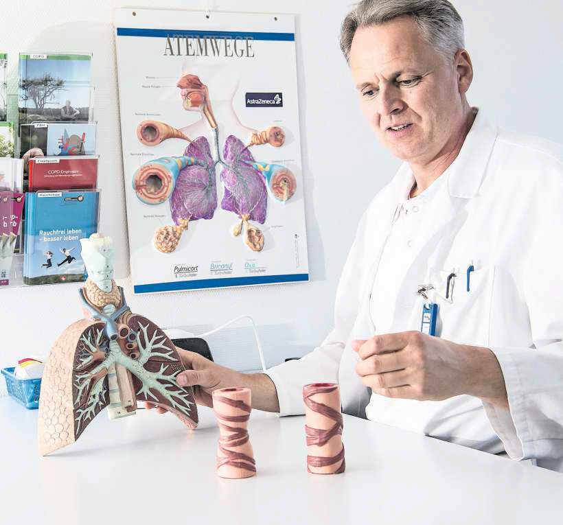 «COPD-Patienten kommen häufig viel zu spät zum Arzt, weil sie erste Anzeichen nicht wahrnehmen oder wahrnehmen wollen»: Marcus Hesse, Chefarzt Pneumologie am Luzerner Kantonsspital Sursee und Wolhusen. Bild: Nadia Schärli (Sursee, 26. Mai 2017)