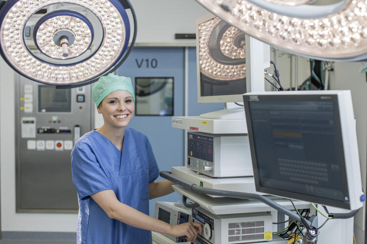 Claudia Imgrüt Fachfrau Operationstechnik, Teamleitung OP Plattform Viszeralchirurgie und Urologie (inkl. Roboterchirurgie)