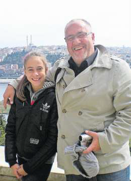 Riad Hodzic, unten mit Tochter Anesa 2012 in Istanbul.