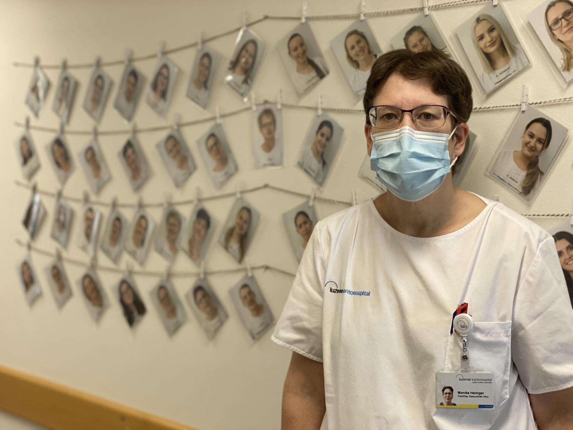 Monika Heiniger, Fachfrau Gesundheit akut, vor ihrem Teammitgliedern.