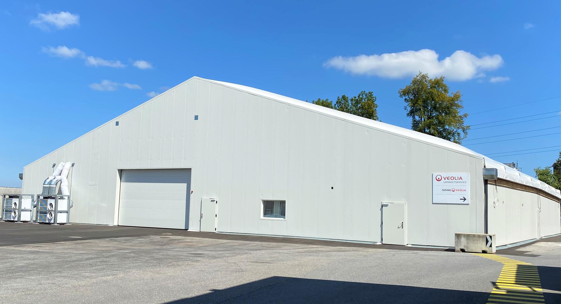 In dieser Halle befinden sich neu die Fahrzeuge des Rettungsdienstes.