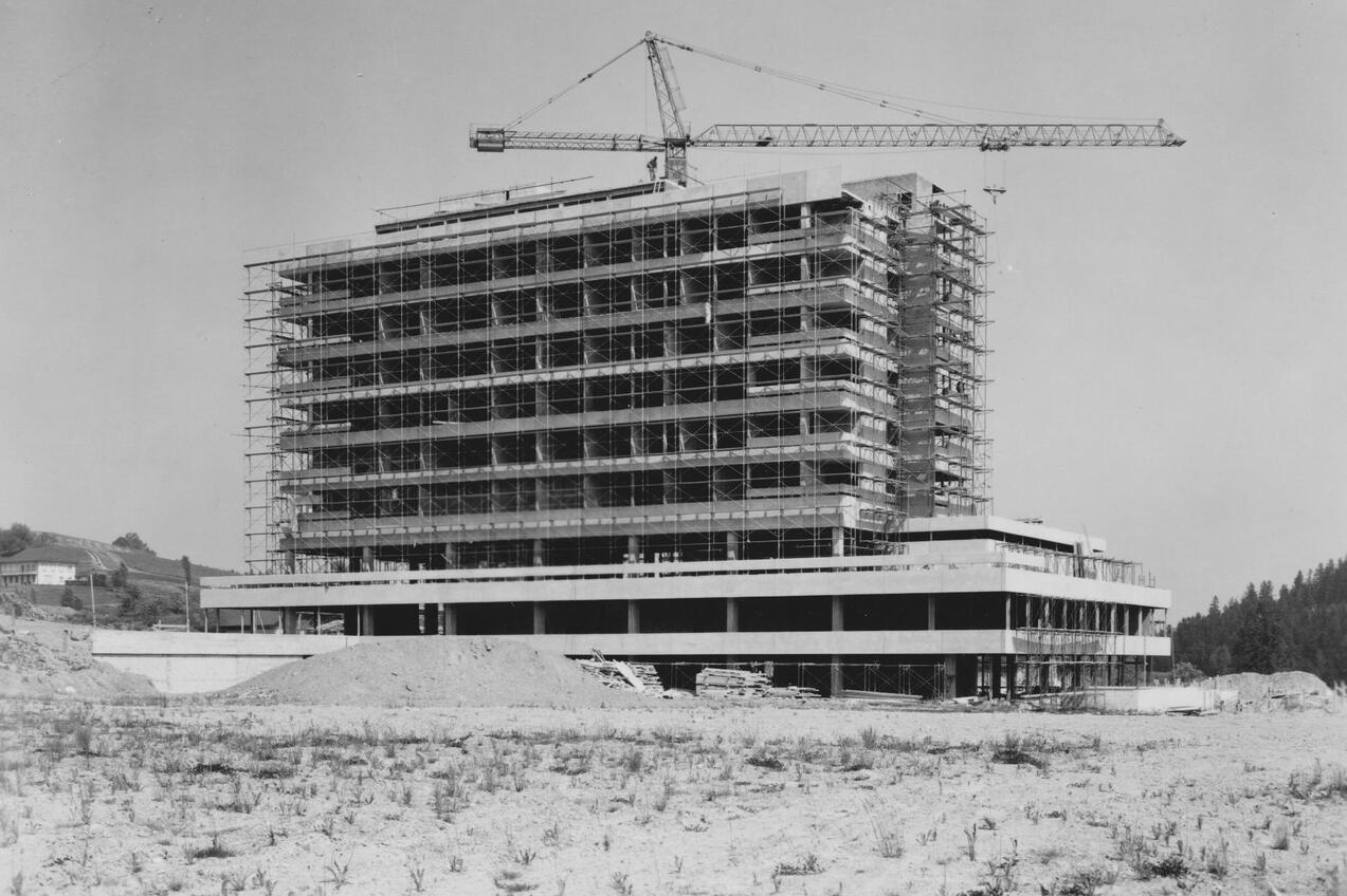 Das Spital Wolhusen im Bau. Aufnahme aus dem Jahr 1971. 