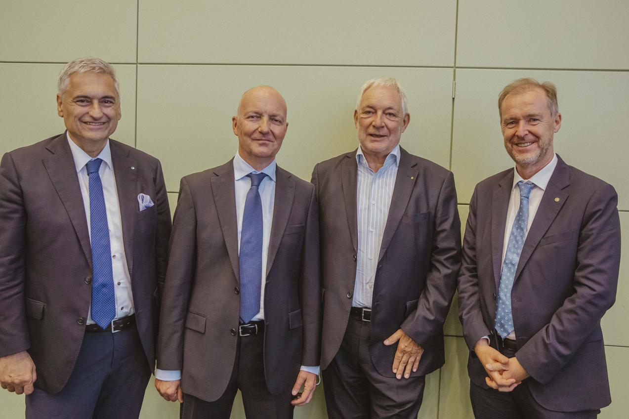 Von links: Regierungsrat Guido Graf, Thomas Neuhaus, LUKS-Verwaltungsratspräsident Ueli Fricker und CEO Benno Fuchs. 