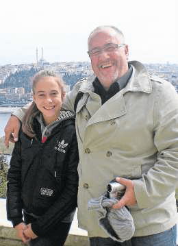 Riad Hodzic, unten mit Tochter Anesa 2012 in Istanbul. Riad Hodzic, unten mit Tochter Anesa 2012 in Istanbul.
